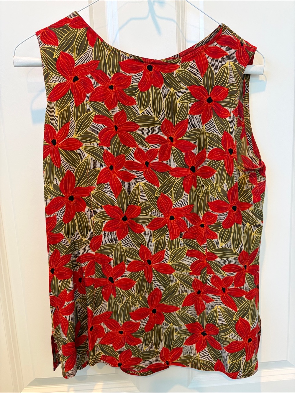 Dana Buchman silk Red Floral Scoop-Neck Women's Camisole